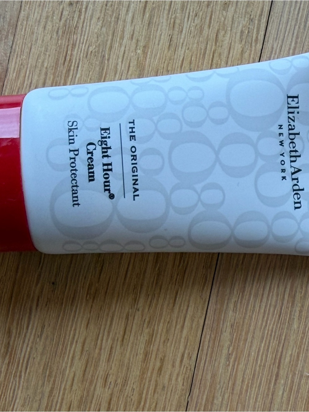 Elizabeth Arden Bag with Eight Hour Cream Lip Protectant SPF 15 Plus Mote - Picture 6 of 6